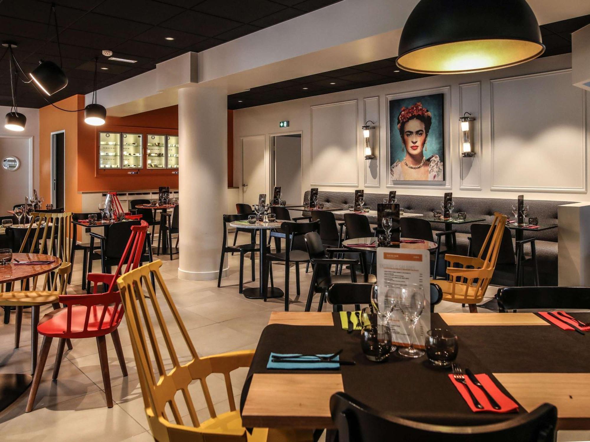 Ibis Styles Clermont-Ferrand Republique Hotel Bagian luar foto
