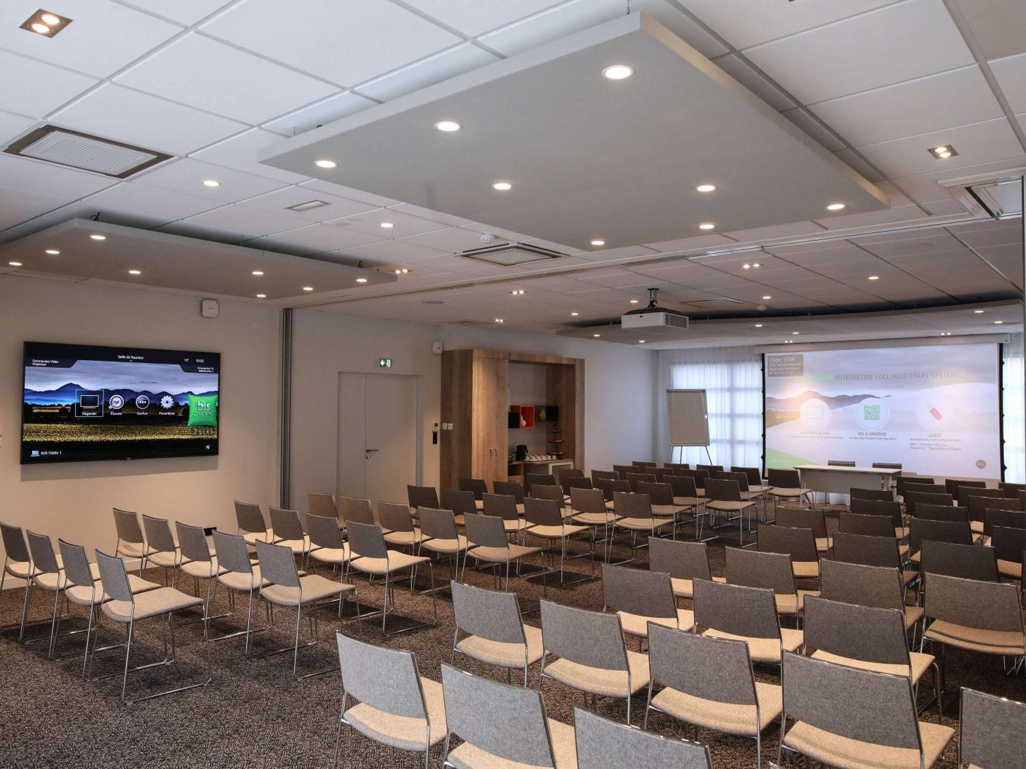 Ibis Styles Clermont-Ferrand Republique Hotel Bagian luar foto