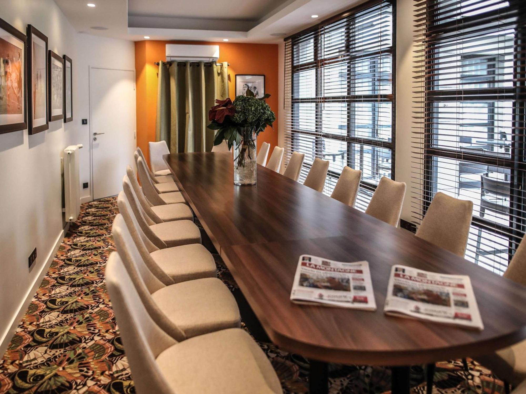 Ibis Styles Clermont-Ferrand Republique Hotel Bagian luar foto