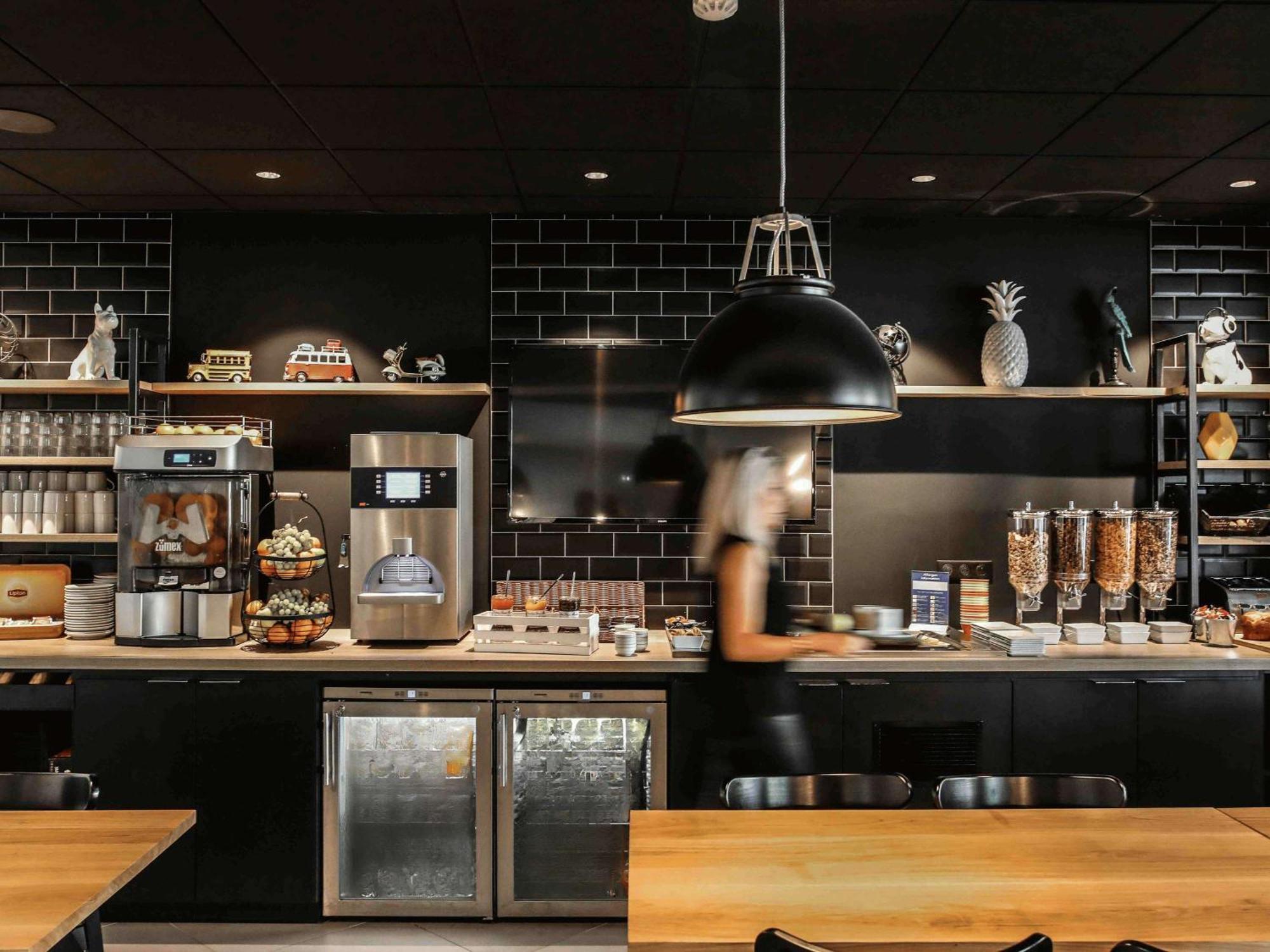 Ibis Styles Clermont-Ferrand Republique Hotel Bagian luar foto