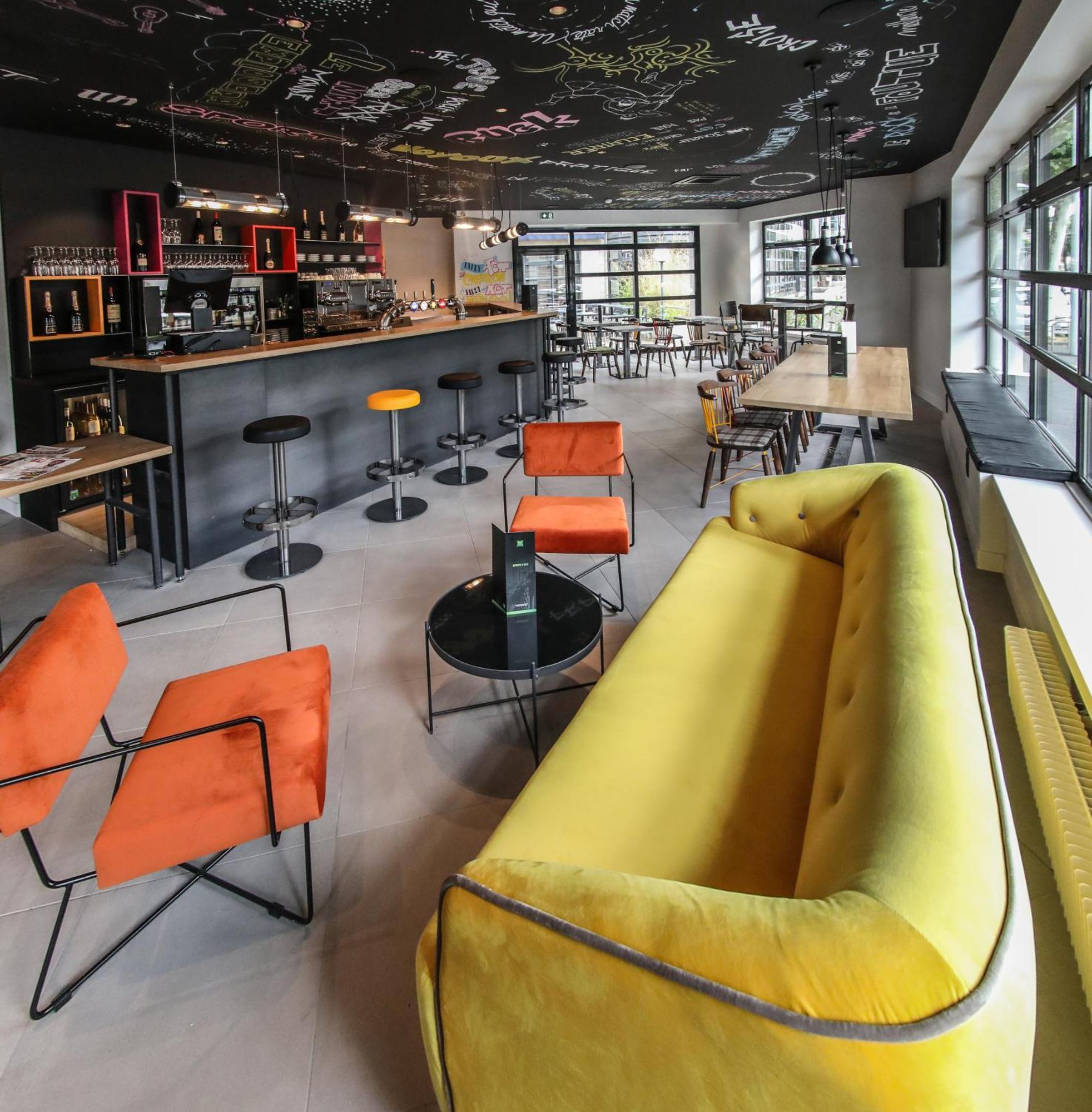 Ibis Styles Clermont-Ferrand Republique Hotel Bagian luar foto